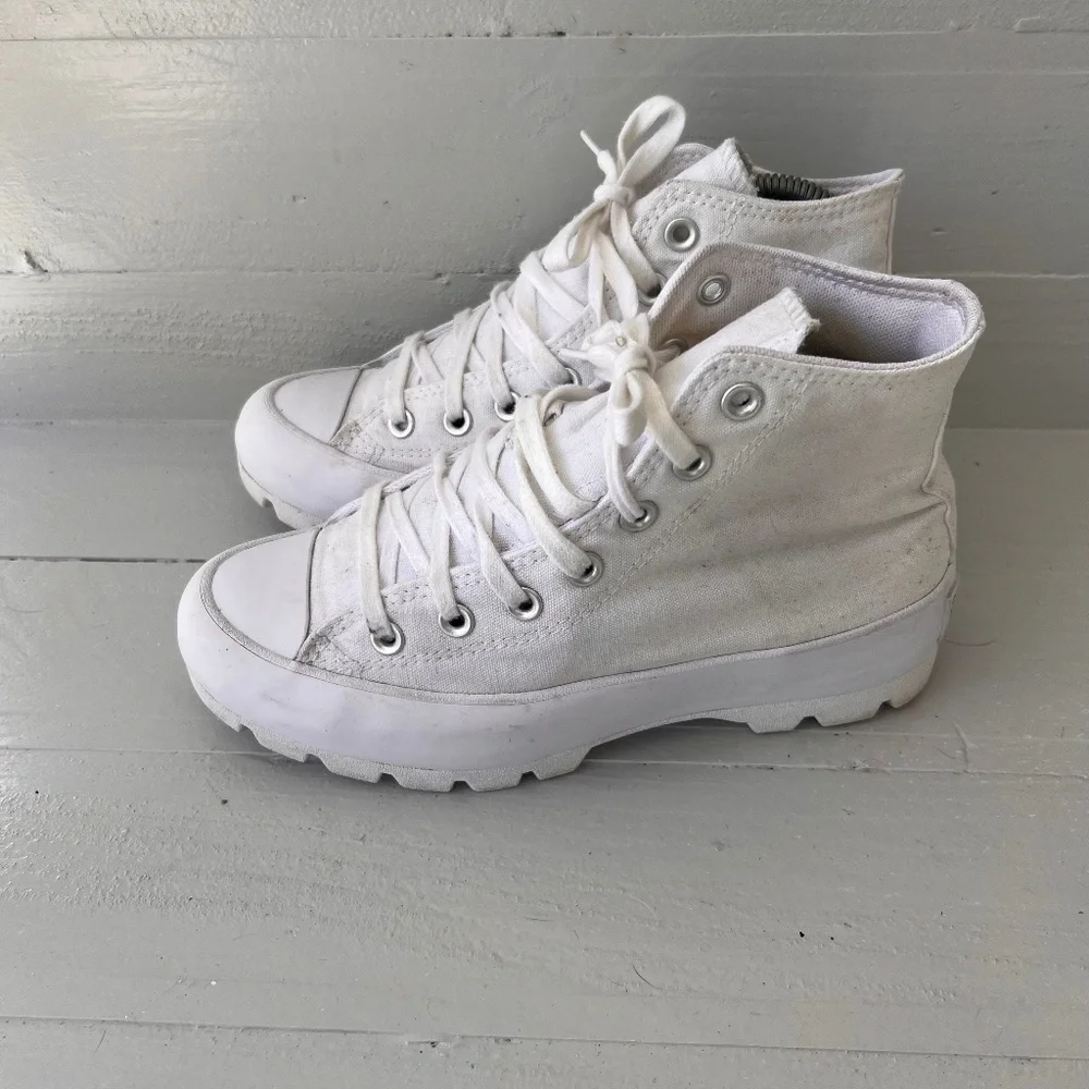 Converse Chuck Taylor All Star Shoes Women's 7.5 White Lugged High Top 565902C